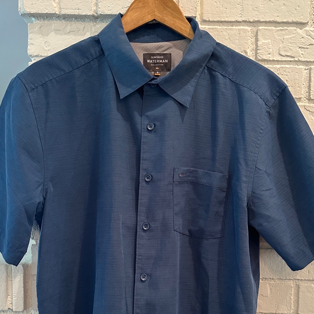 Quiksilver Men's Deep Blue Casual Button Down Shirt